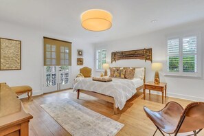 4 slaapkamers, een bureau, een strijkplank/strijkijzer, wifi