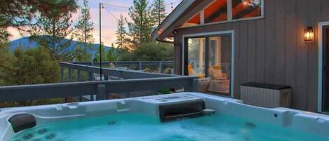 Tina de hidromasaje al aire libre