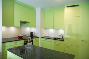 Fridge, oven, dishwasher, coffee/tea maker