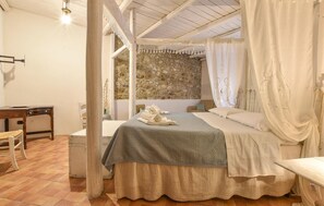 4 bedrooms, travel crib, free WiFi