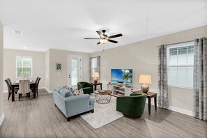 TV - New Build Single Level Resort Villa Close To Disney (Reunion)