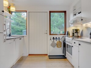 Fridge, microwave, dishwasher, cookware/dishes/utensils