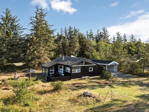 A cabin with a deck, surrounded by a forest. - "Immi" - 1.5km from the sea by Interhome (Saltum)