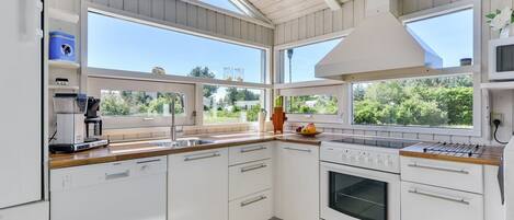 Fridge, microwave, dishwasher, cookware/dishes/utensils