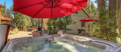 Bañera de hidromasaje al aire libre