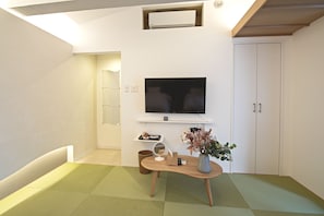 Comfort Twin Room | Ruang tamu | TV 