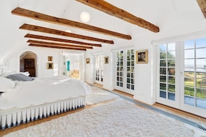 5 bedrooms, iron/ironing board, free WiFi, bed sheets