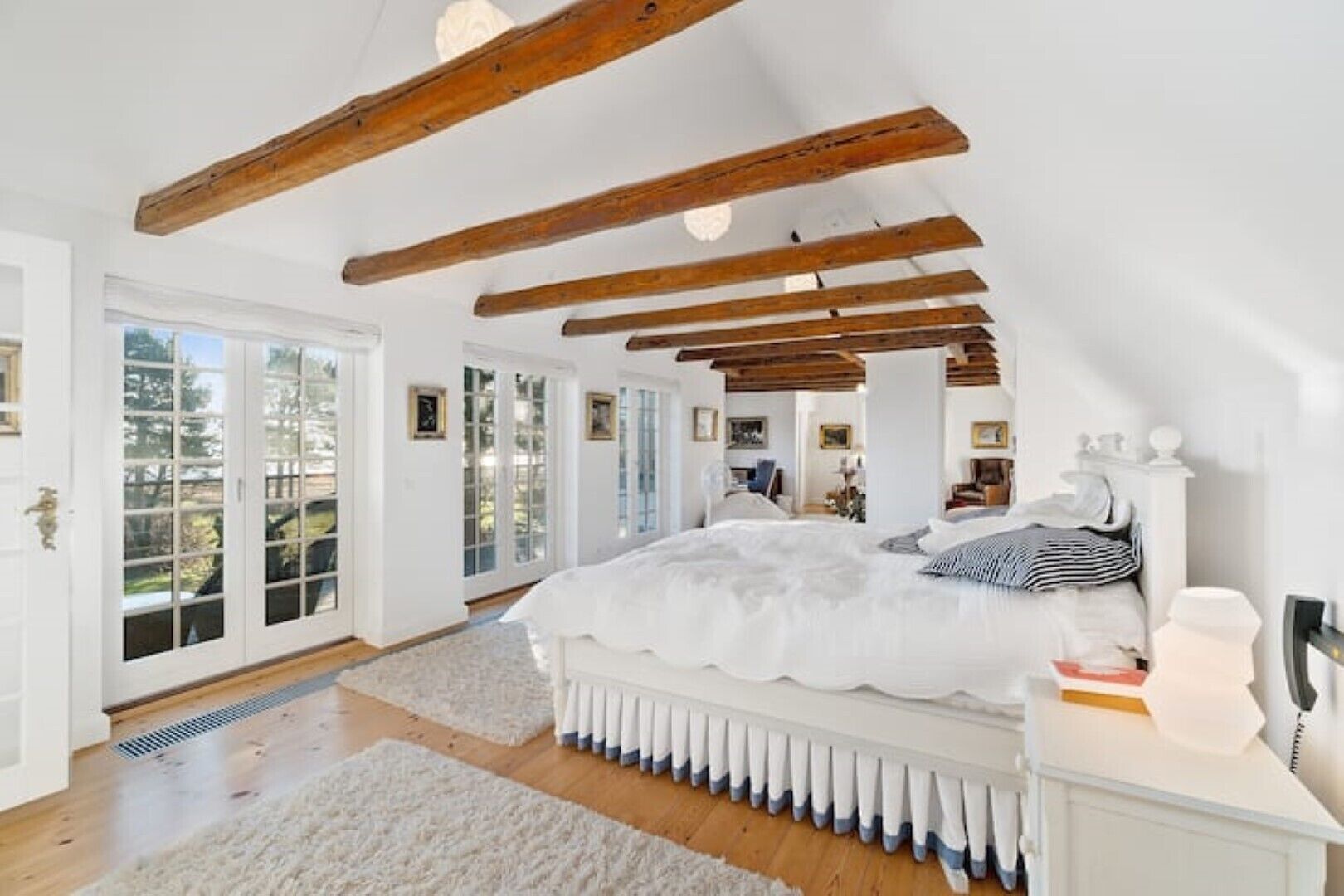 5 bedrooms, iron/ironing board, free WiFi, bed sheets