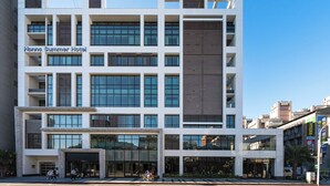 A modern multi-story hotel with a prominent entrance, large windows, and a sign reading "Hanns Summer Hotel". - Hanns Summer (Taipei)