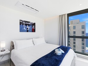 3 dormitoris, caixa forta a l'habitació i planxa i posts de planxar 