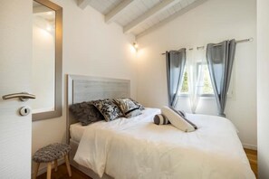 3 slaapkamers, een strijkplank/strijkijzer, wifi, beddengoed