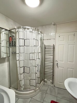 Shared Dormitory, 1 Bedroom, Garden View | Bathroom - Room in House - Central Solo Oasis Single Room (Birmingham)