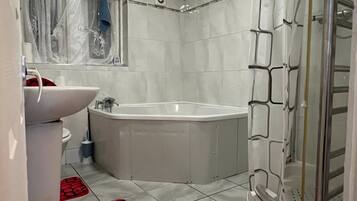 Shared Dormitory, 1 Bedroom, Garden View | Bathroom