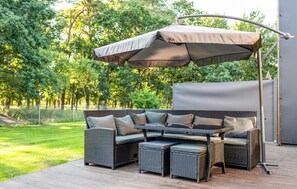 Outdoor dining - 2 bedroom awesome home in Czarnocin (Czarnocin)