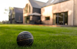 Sports court - Lovely home in Czarnocin with WiFi (Czarnocin)