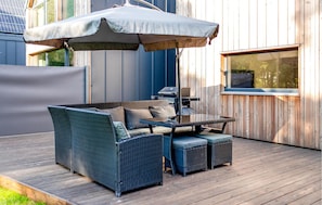 Outdoor dining - 2 bedroom awesome home in Czarnocin (Czarnocin)