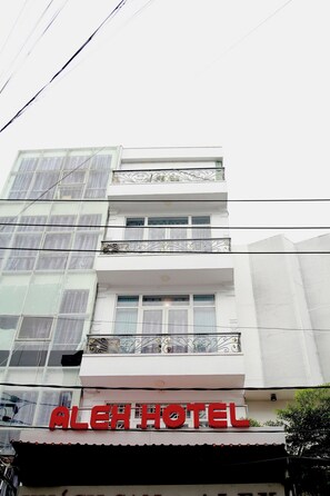 ด้านหน้าที่พัก - ตอนเย็น/กลางคืน