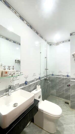 Ducha, cabezal de ducha tipo lluvia, artículos de tocador gratuitos