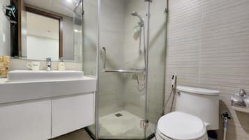 Deluxe Apartment, 1 Bedroom | Bathroom