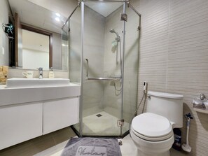 Deluxe Apartment, 1 Bedroom | Bathroom
