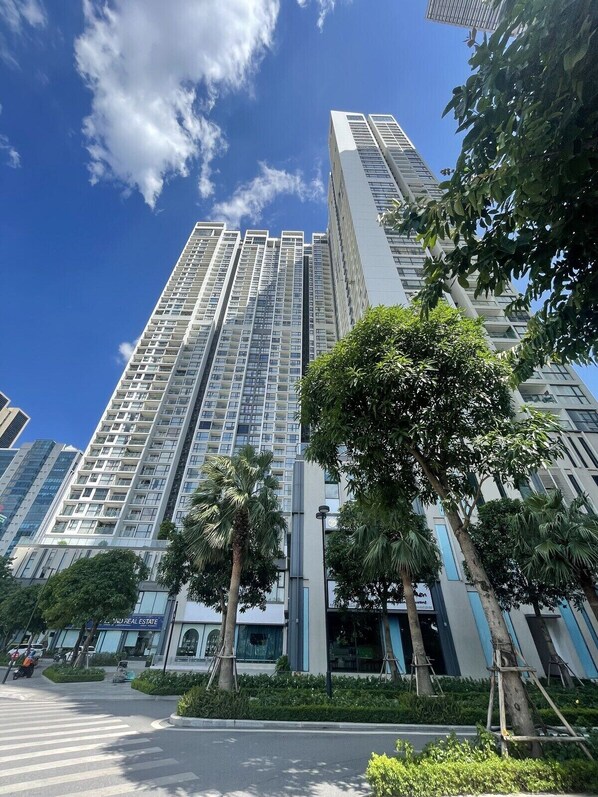 Front of property - Vinhome Skylake Luxury Apartment (Hanoi)