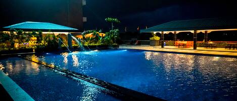 حمّام سباحة خارجي