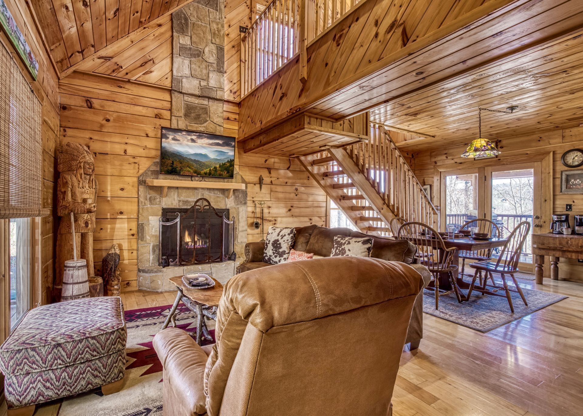 智能電視、壁爐、電子遊戲