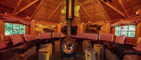 المنشأة من الداخل