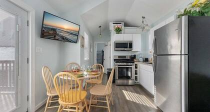 Charming 2BR Home Short Walk to Beach and Bay!