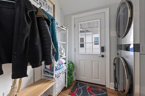 Interior - 232 W Pine Ave (4 Beds, 2 Baths) (Wildwood)