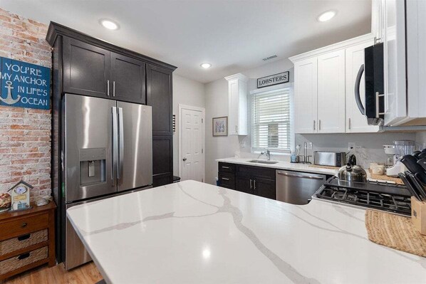 Fridge, oven, coffee/tea maker, blender