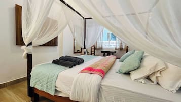 1 bedroom, premium bedding, desk
