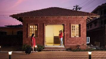 Romantic Room | Exterior