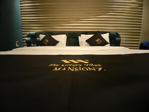 6 bedrooms, WiFi, bed sheets