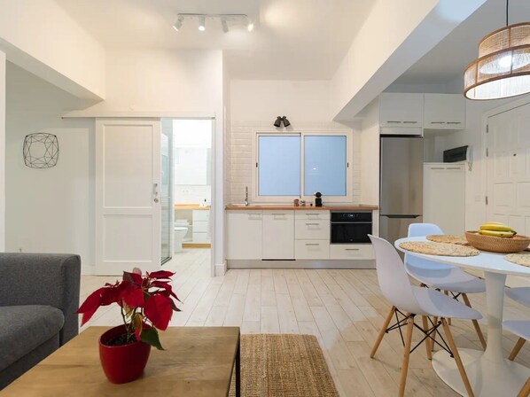 Dining - 'kala' Apt. - Welcoming and Charming - Two Bedroom Apartment (Las Palmas de Gran Canaria)