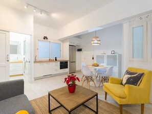 Interior - 'kala' Apt. - Welcoming and Charming - Two Bedroom Apartment (Las Palmas de Gran Canaria)