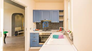 Kühlschrank, Ofen, Herdplatte, Geschirrspüler