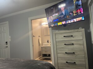 3 chambres, bureau, fer et planche à repasser, accès au Wi-Fi (inclus)