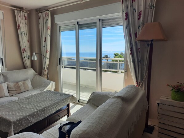 3 chambres, fer et planche Ă repasser, draps fournis