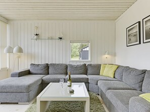 Fernseher, Kamin, DVD-Player