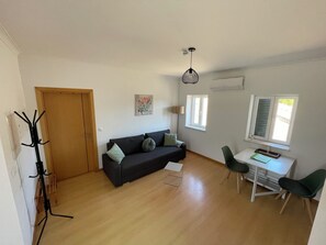 TV, fireplace - Cottage Abrunheiro Grande (Abrunheiro Grande)