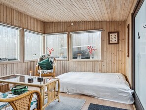 2 bedrooms, Internet
