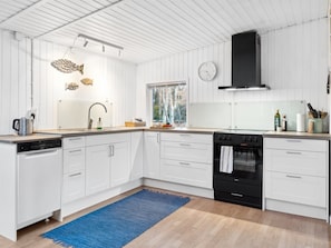 Fridge, microwave, dishwasher, cookware/dishes/utensils