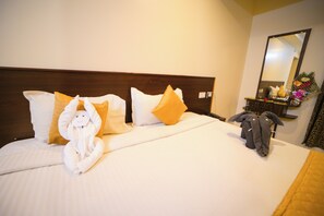 Egyptian cotton sheets, premium bedding, desk, rollaway beds - Sri Sai Surguru Residency  (Puducherry)