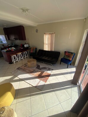 Living area - Cozy Muizenberg Holiday Home (near Surfers Corner Beach) (Cape Town)