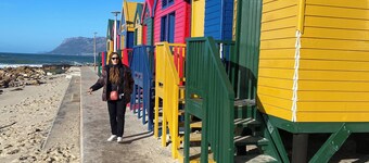 Cozy Muizenberg Holiday Home (near Surfers Corner Beach)