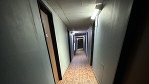 Hallway - J-E Hotel & Suites (St Cloud)