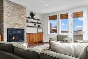 TV, fireplace, offices - West Bay Overlook in Downtown TC (Traverse City)