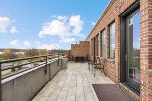 Outdoor dining - West Bay Overlook in Downtown TC (Traverse City)