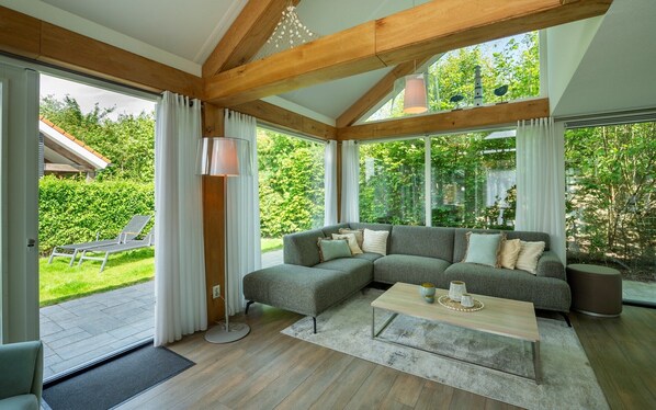 TV, stereo - Zonnedorp 25 holiday villa near the beach with park animation (Renesse)